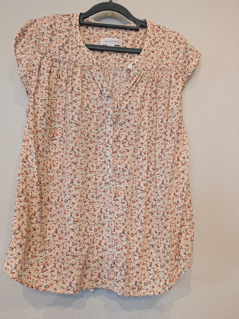 ​Treasure & Bond Nordstrom 100% Rayon Ditsy Floral Henley Blouse Cream Rust - M